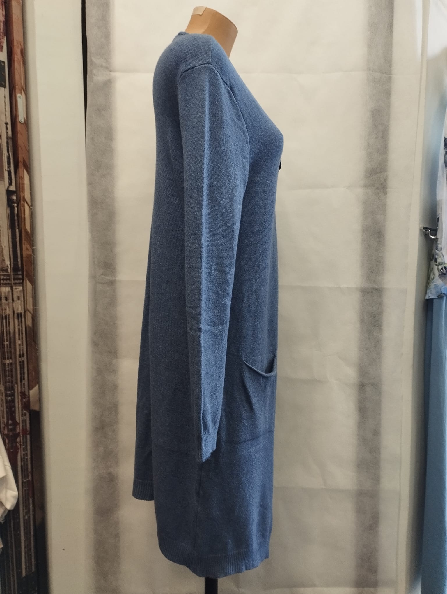 Cardigan Lungo in Lana con Tasche - Colore Avion - immagine 3