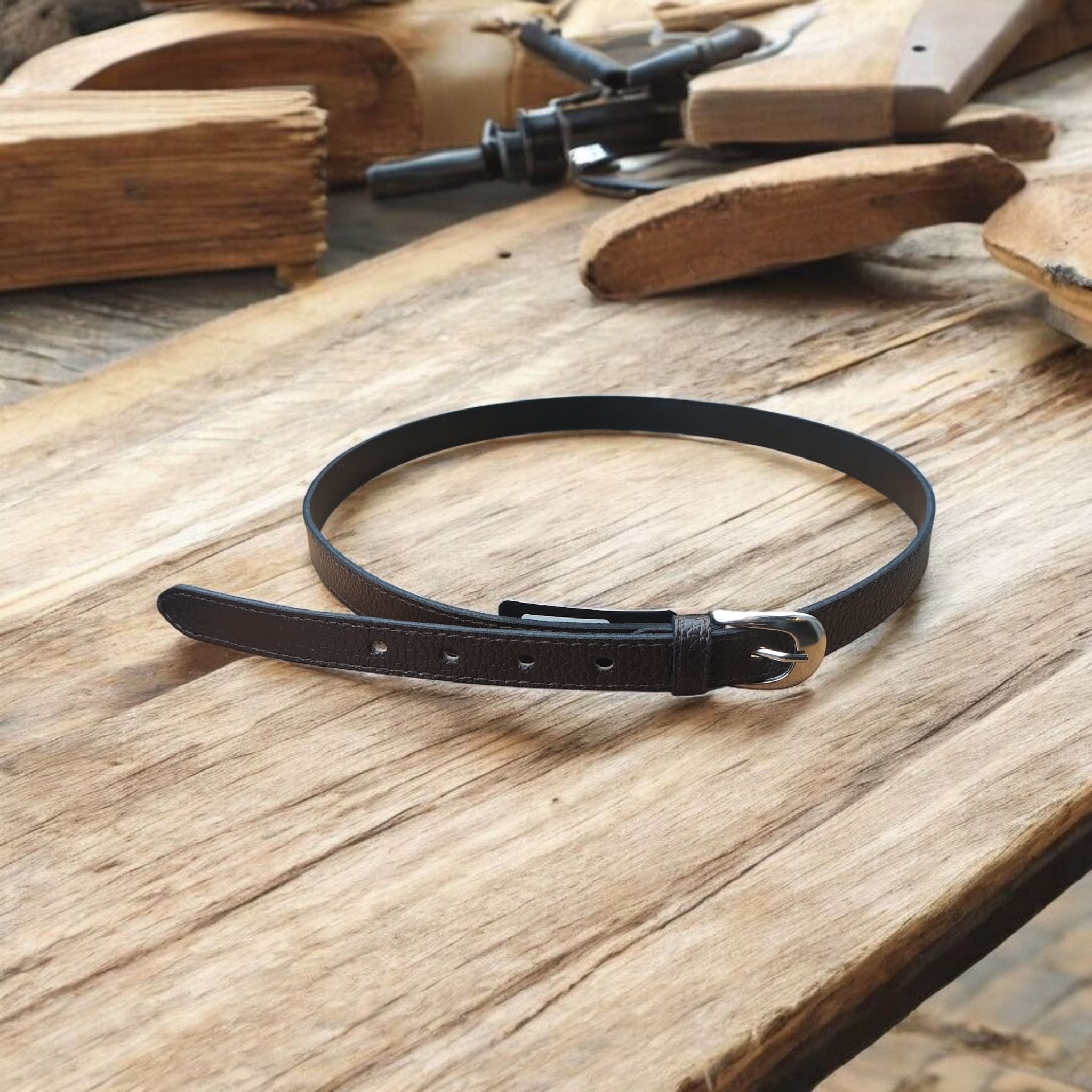 Cintura in Pelle Colore Nero, con Fibbia in Metallo Colore Argento